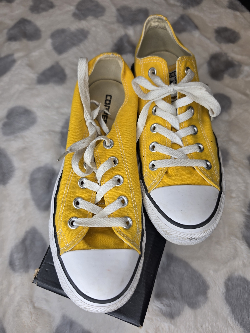 Converse Unisex Yellow Low Top Canvas Sneakers - Picture 2 of 10